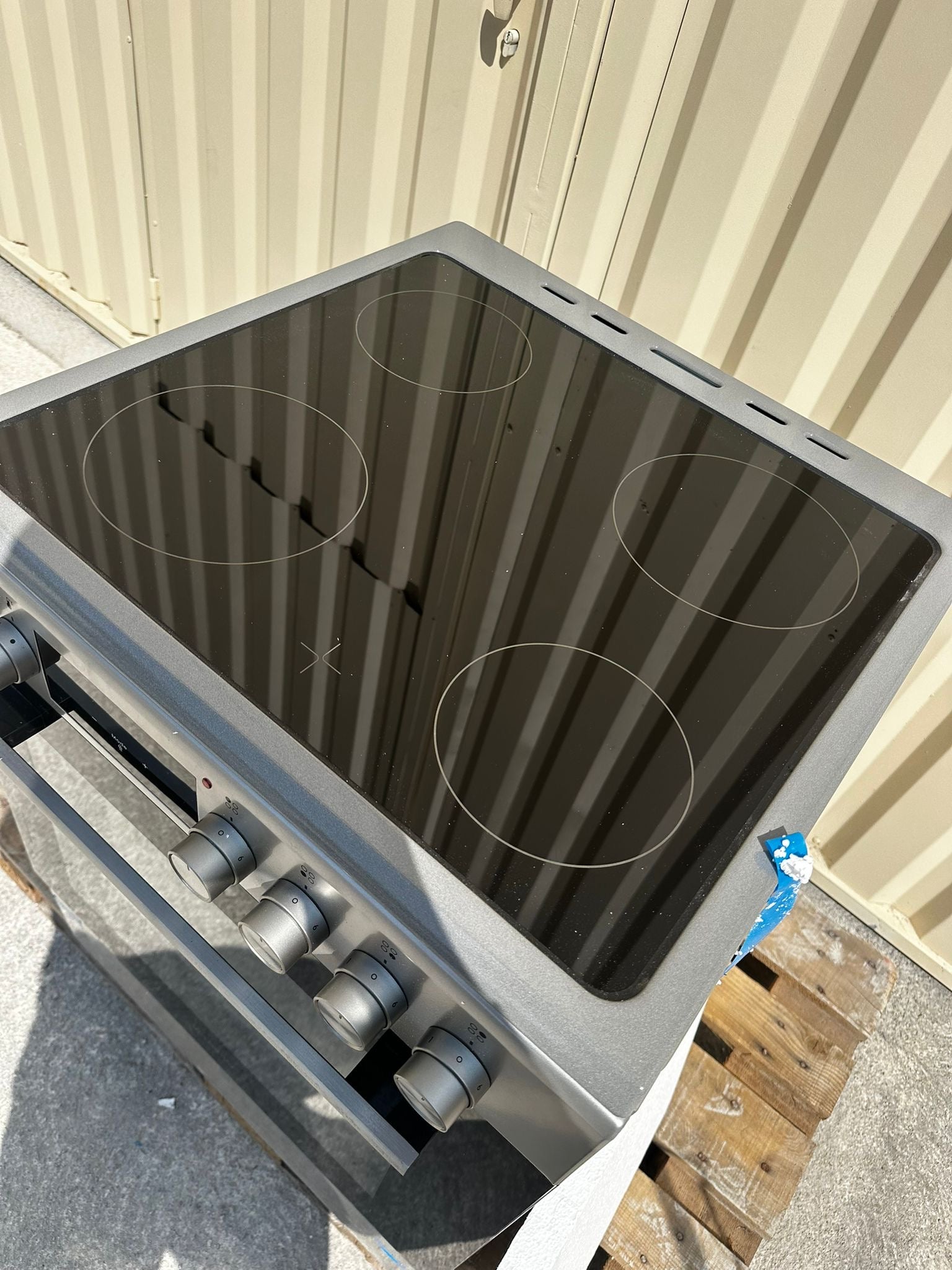 Cuisinière Vitrocéramique VALBERG 4 Foyers NEUVE ( Avec Défaut d’Aspect ) GARANTIE 1 AN