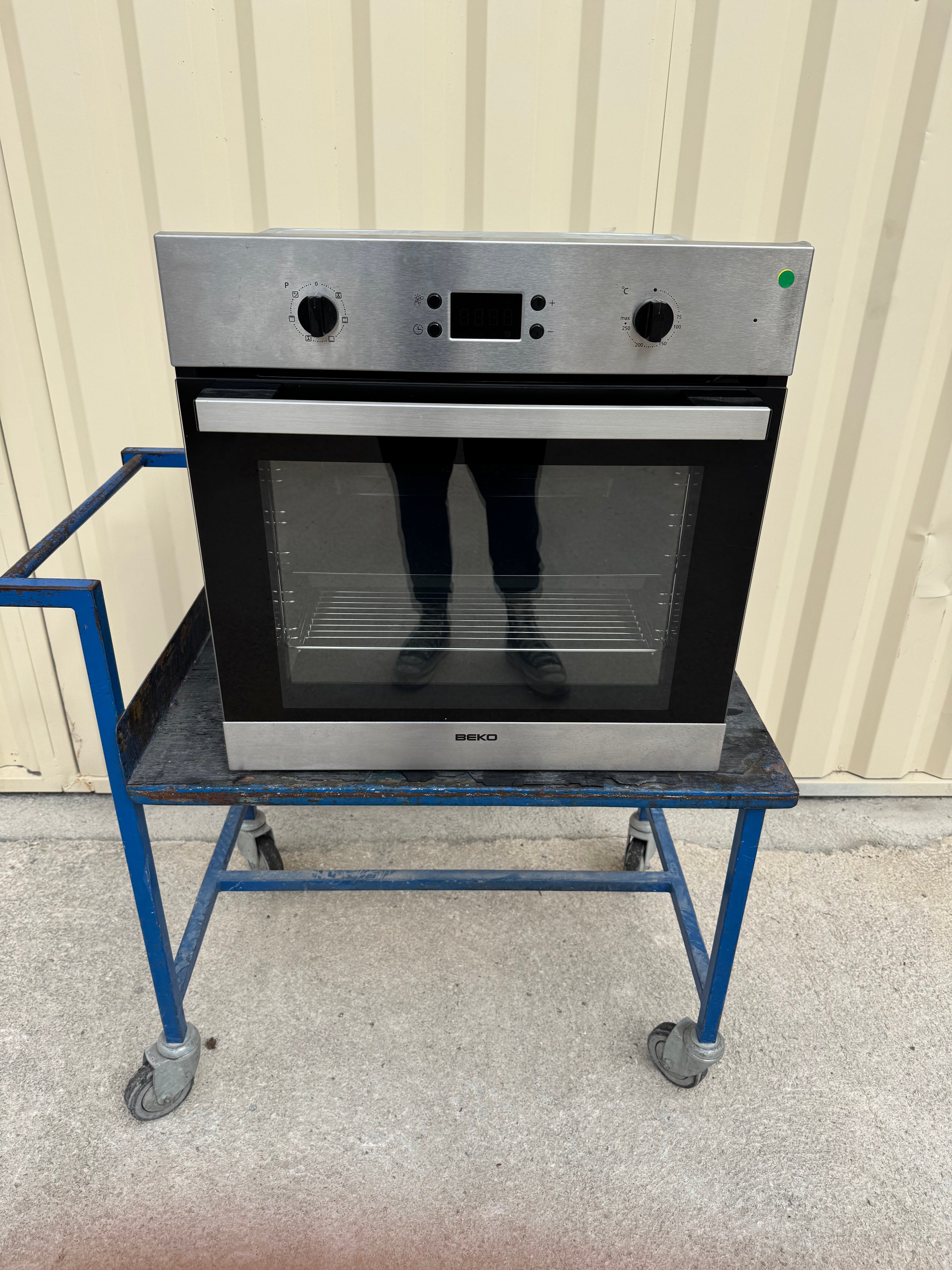 Four Encastrable BEKO Catalyse GARANTIE 1 AN