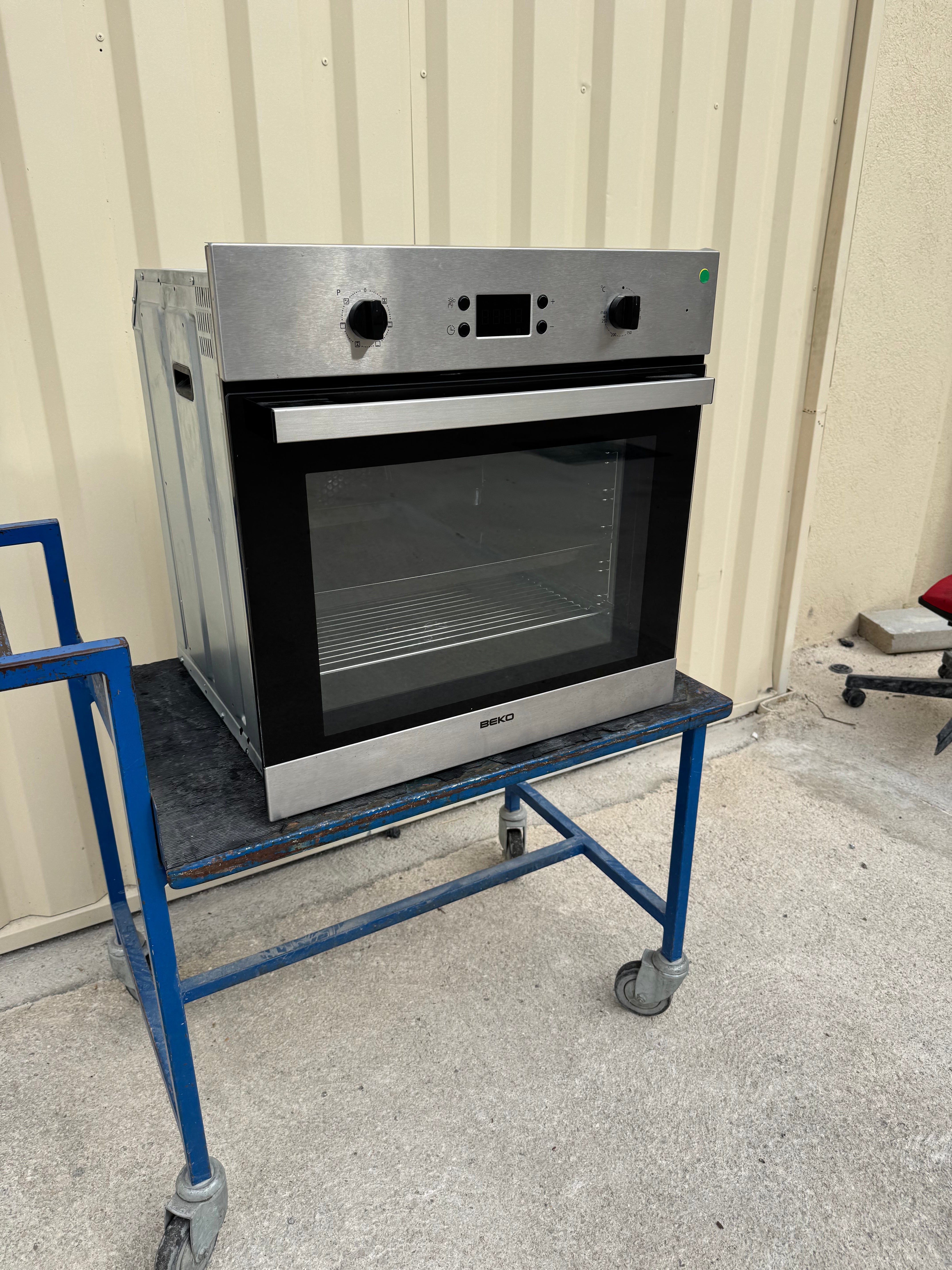 Four Encastrable BEKO Catalyse GARANTIE 1 AN