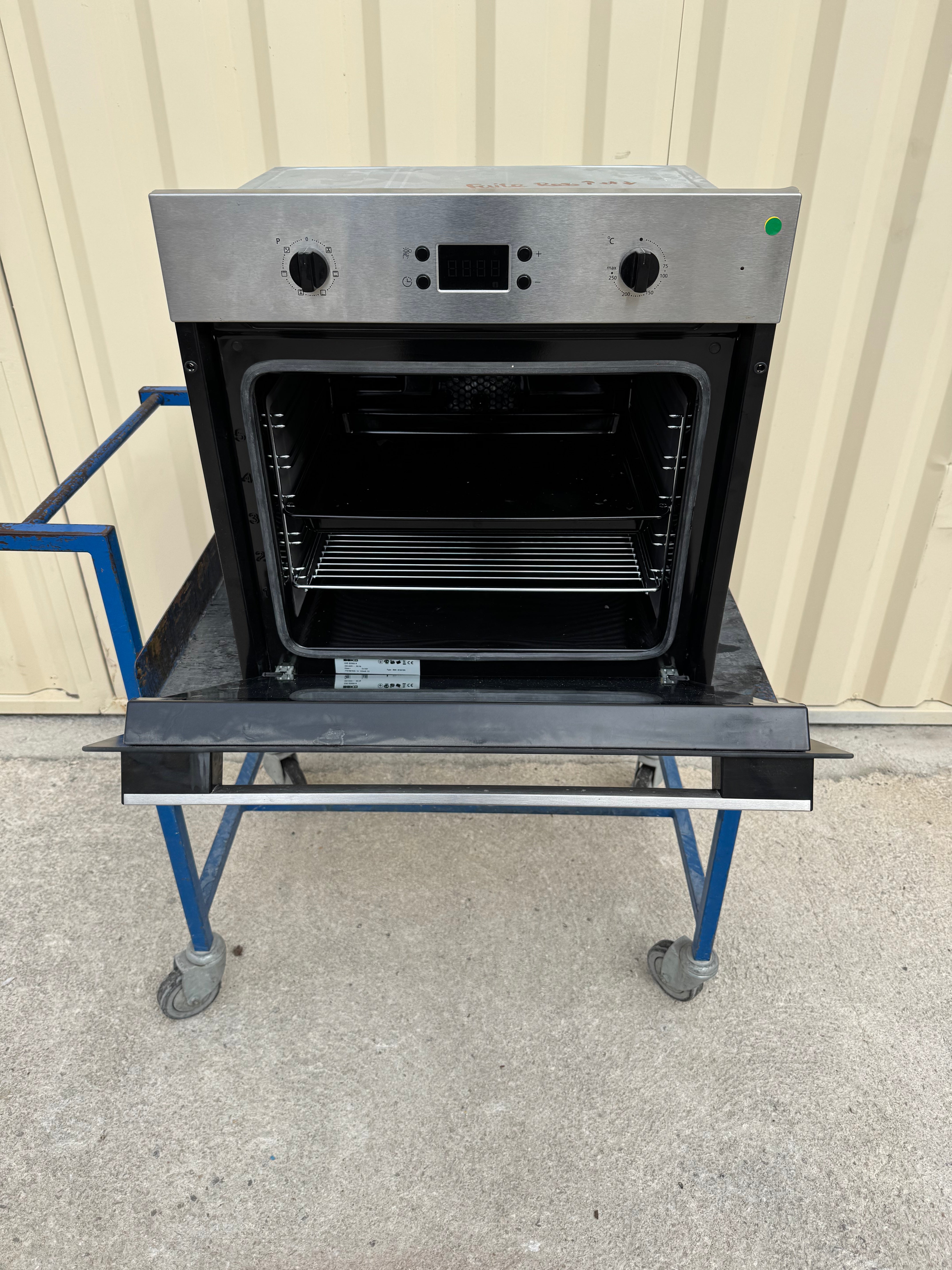 Four Encastrable BEKO Catalyse GARANTIE 1 AN