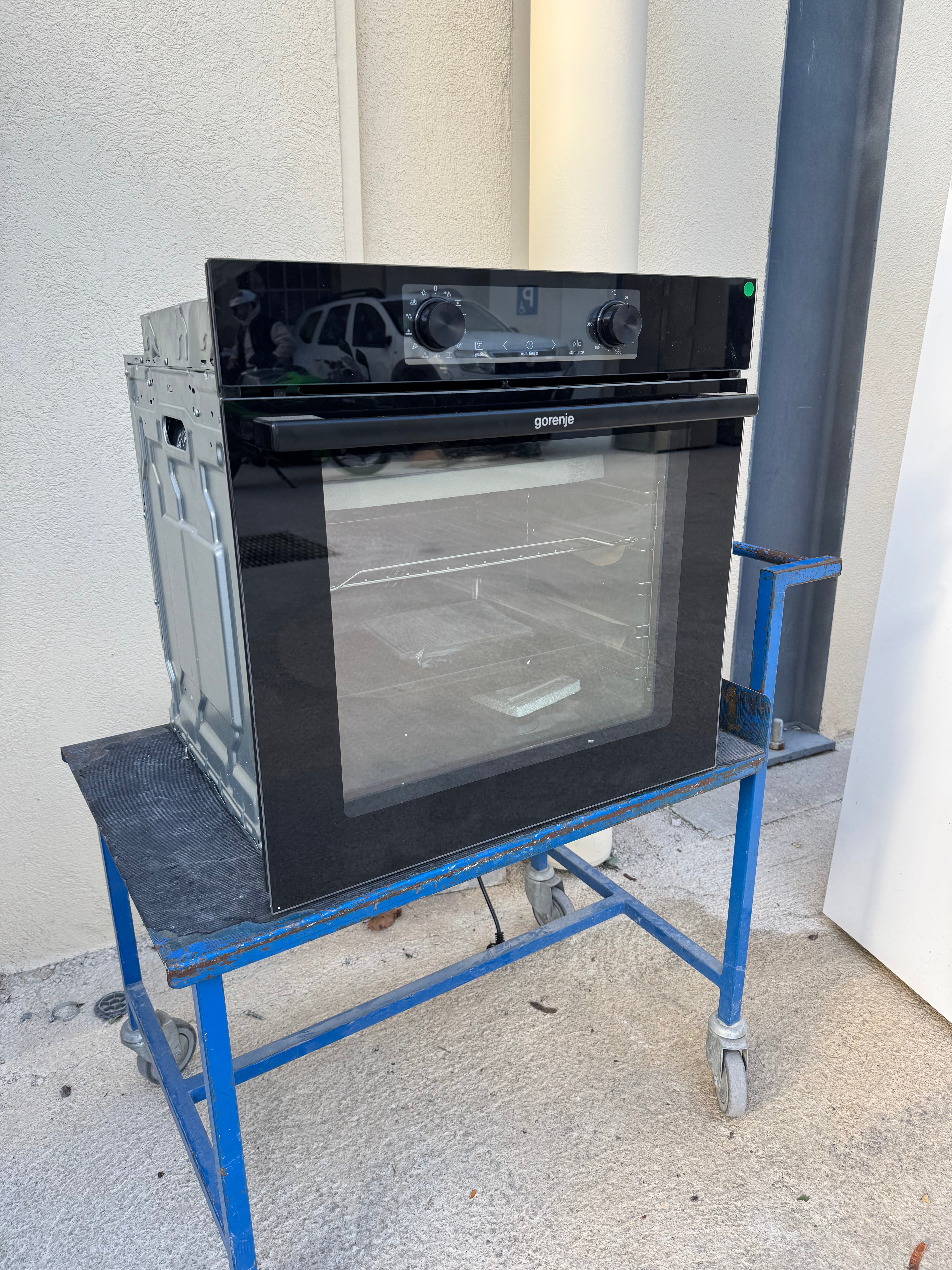 Four Encastrable GORENJE Pyrolyse Neuf ( Jamais Servi ) GARANTIE 1 AN