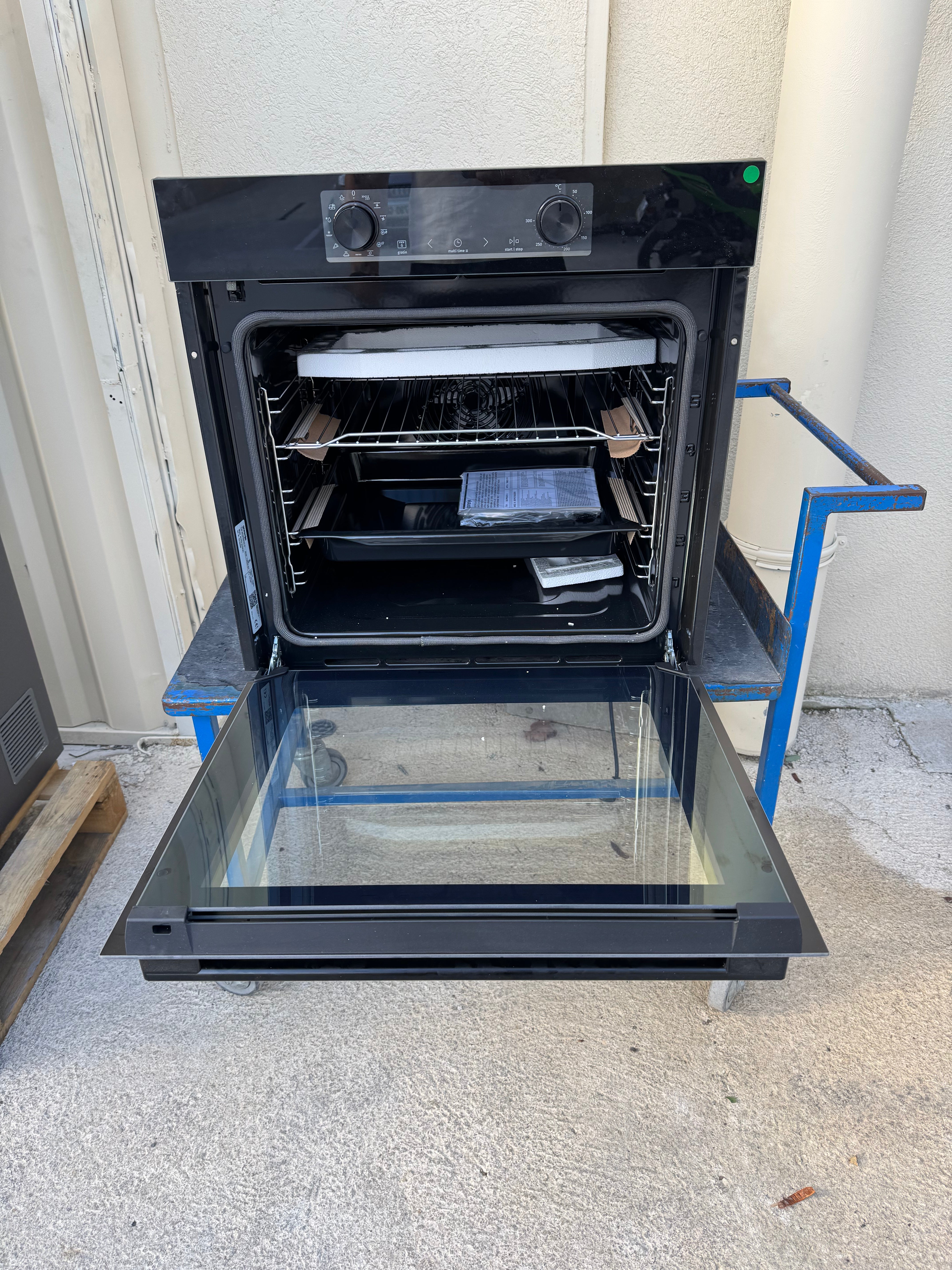 Four Encastrable GORENJE Pyrolyse Neuf ( Jamais Servi ) GARANTIE 1 AN