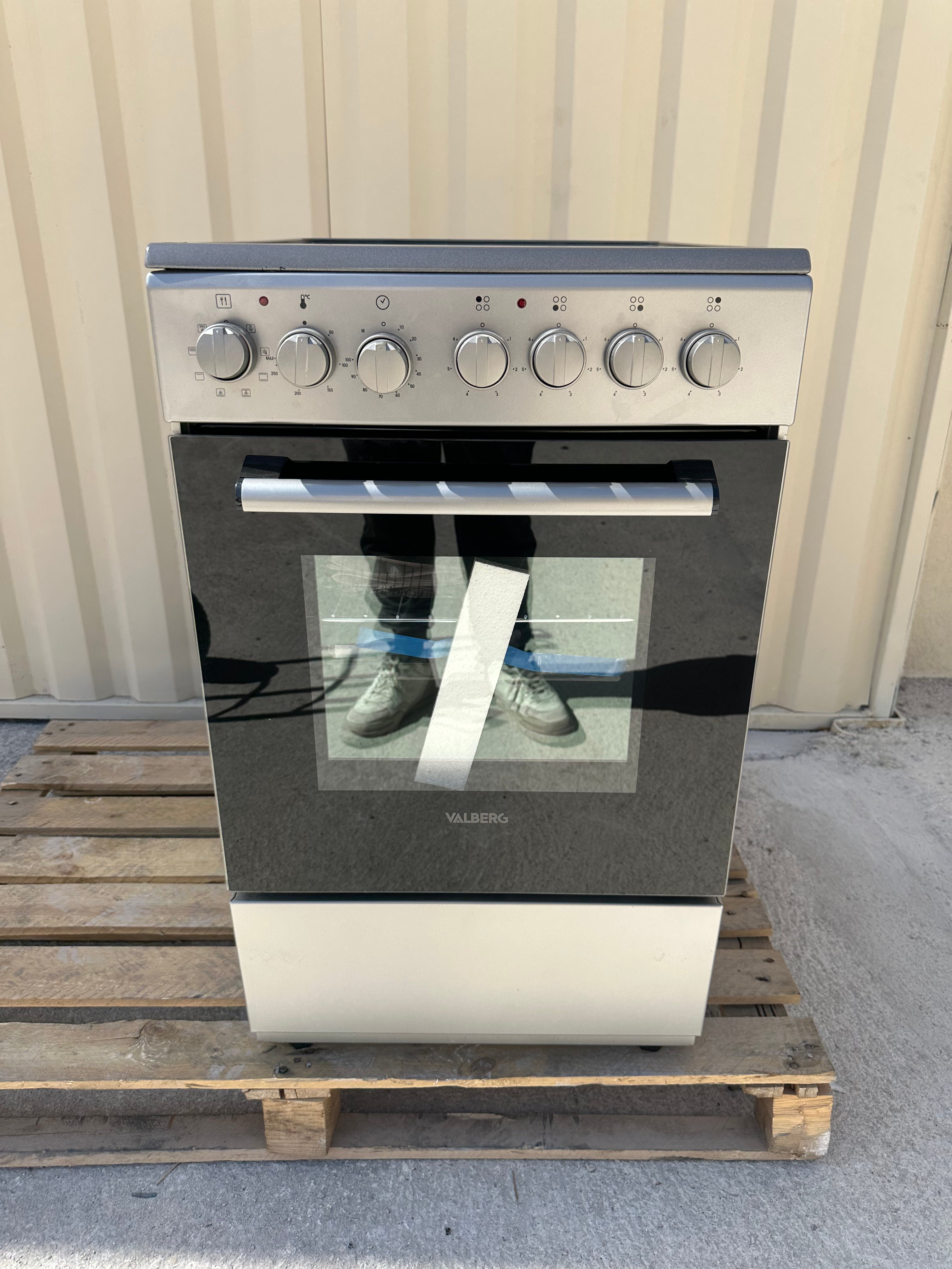 Cuisinière Vitrocéramique VALBERG 4 Foyers NEUVE ( Jamais Servie ) GARANTIE 1 AN