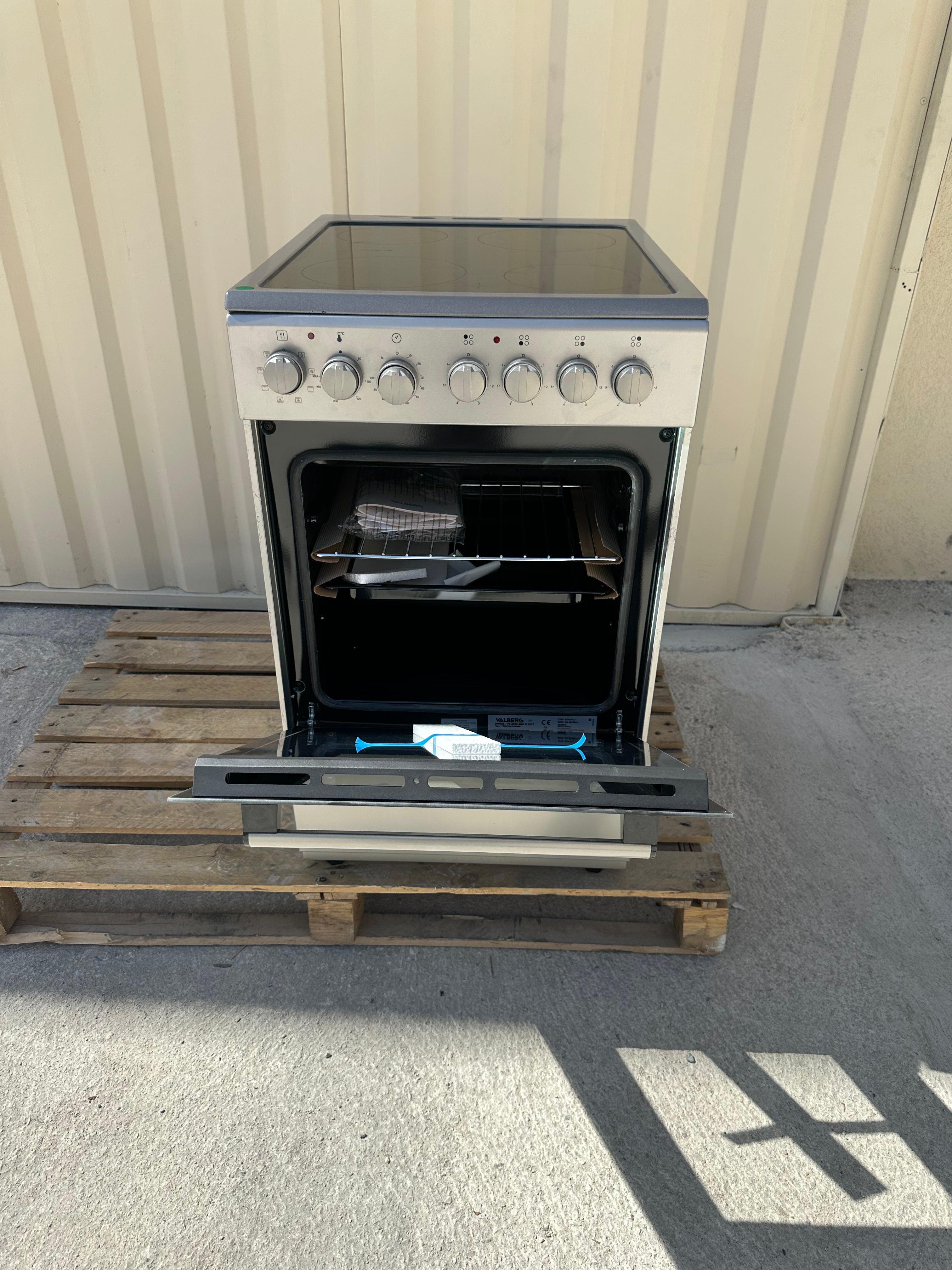 Cuisinière Vitrocéramique VALBERG 4 Foyers NEUVE ( Jamais Servie ) GARANTIE 1 AN