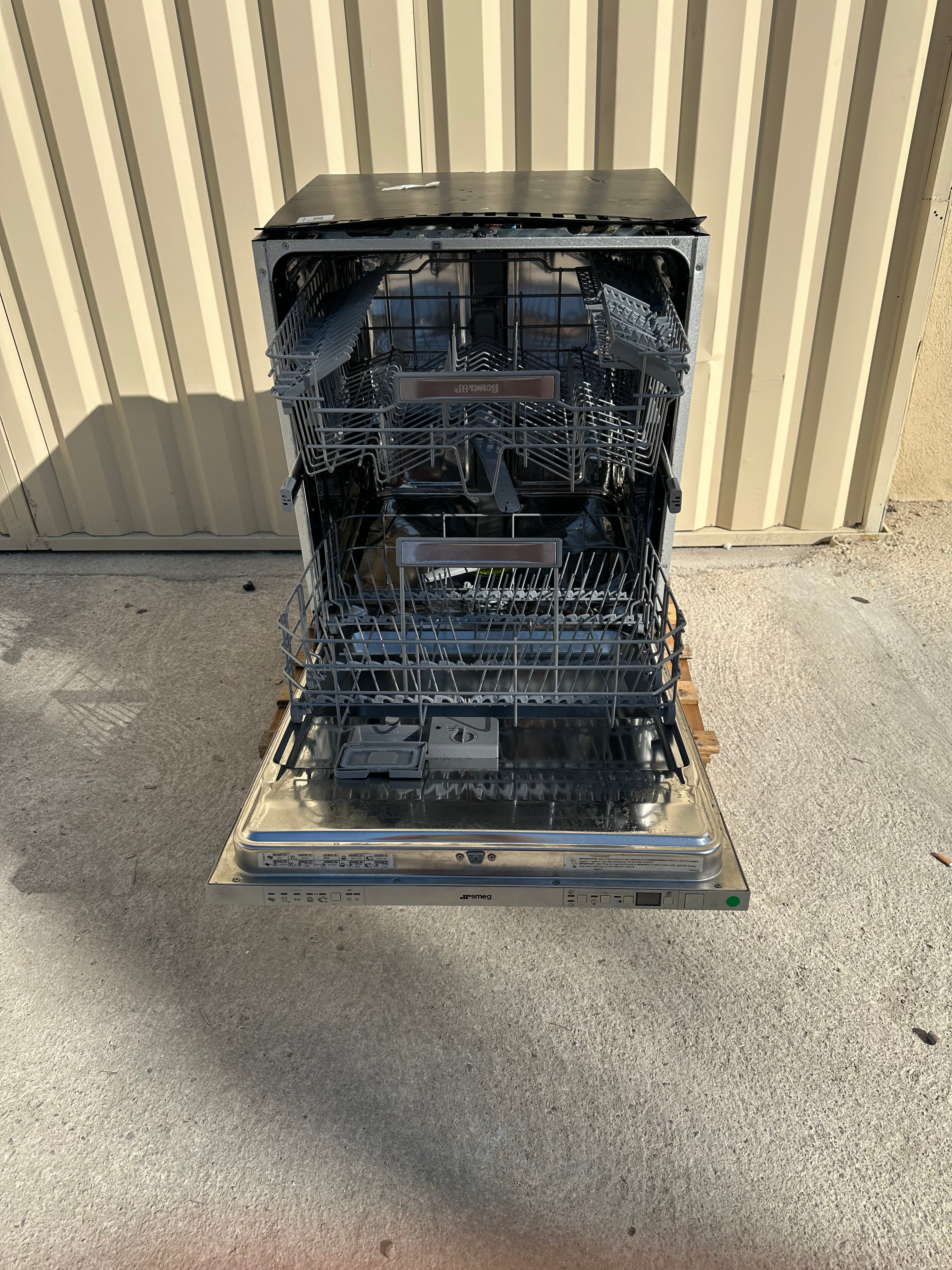Lave-Vaisselle Encastrable SMEG 13 Couverts Comme Neuf ( Très Peu Servi ) GARANTIE 1 AN