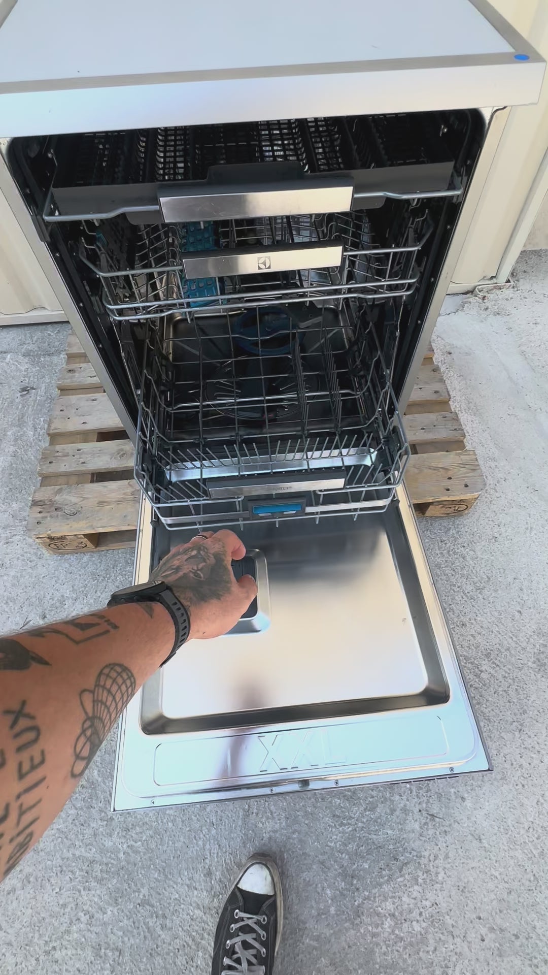 Charger la vidéo : Lave-Vaisselle ELECTROLUX 13 Couverts GARANTIE 2 ANS