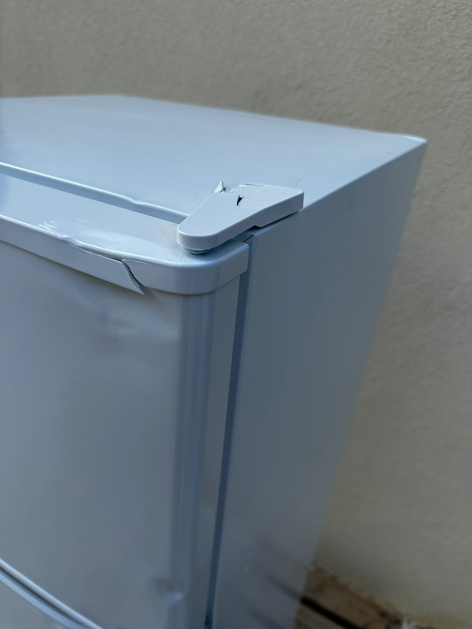 Frigo Combiné HIGHONE Format Étudiant NEUF ( Avec Défaut d’Aspect ) GARANTIE 1 AN