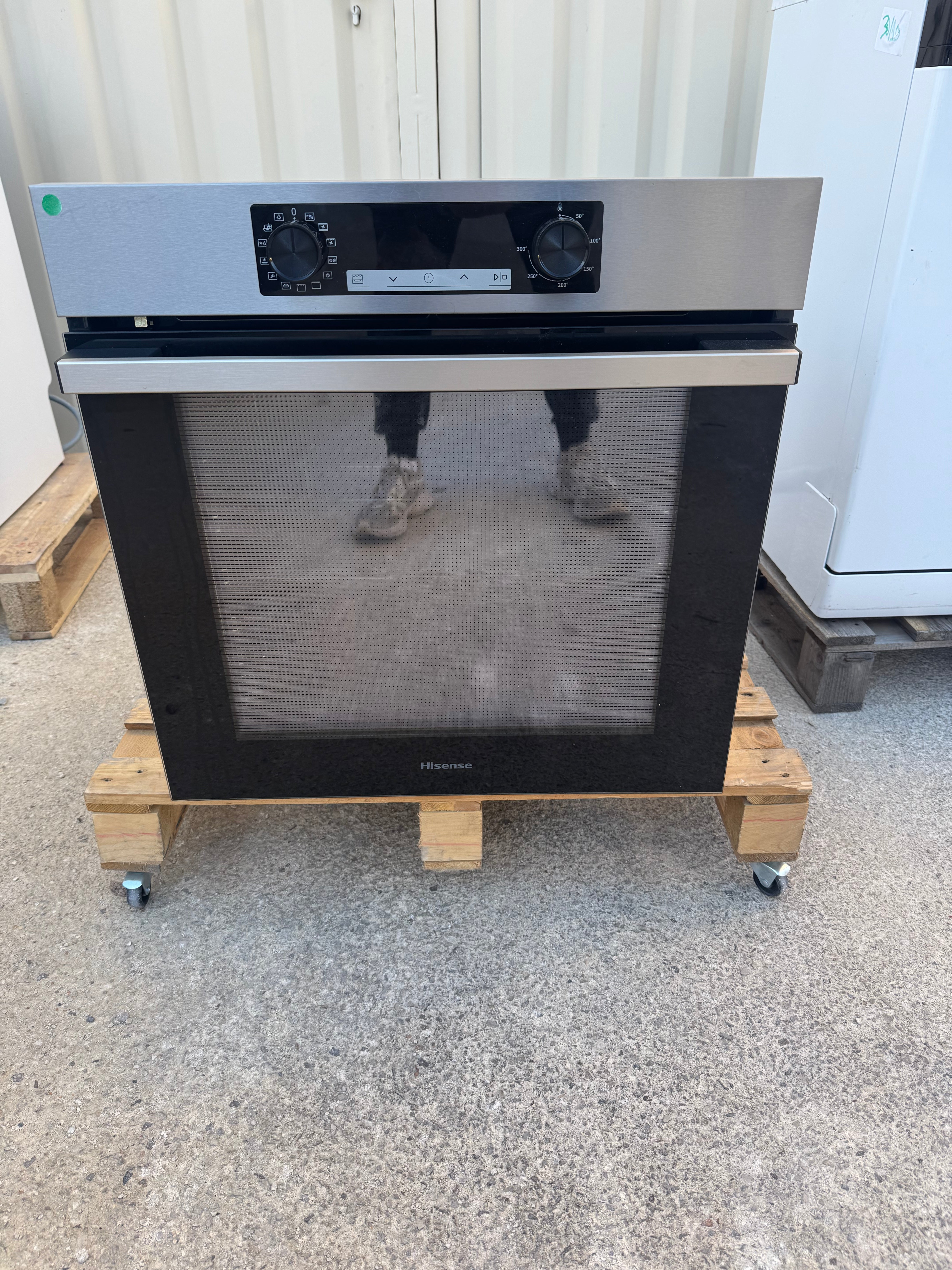 Four Encastrable HISENSE Avec Pyrolyse ( Très Peu Servi ) GARANTIE 1 AN