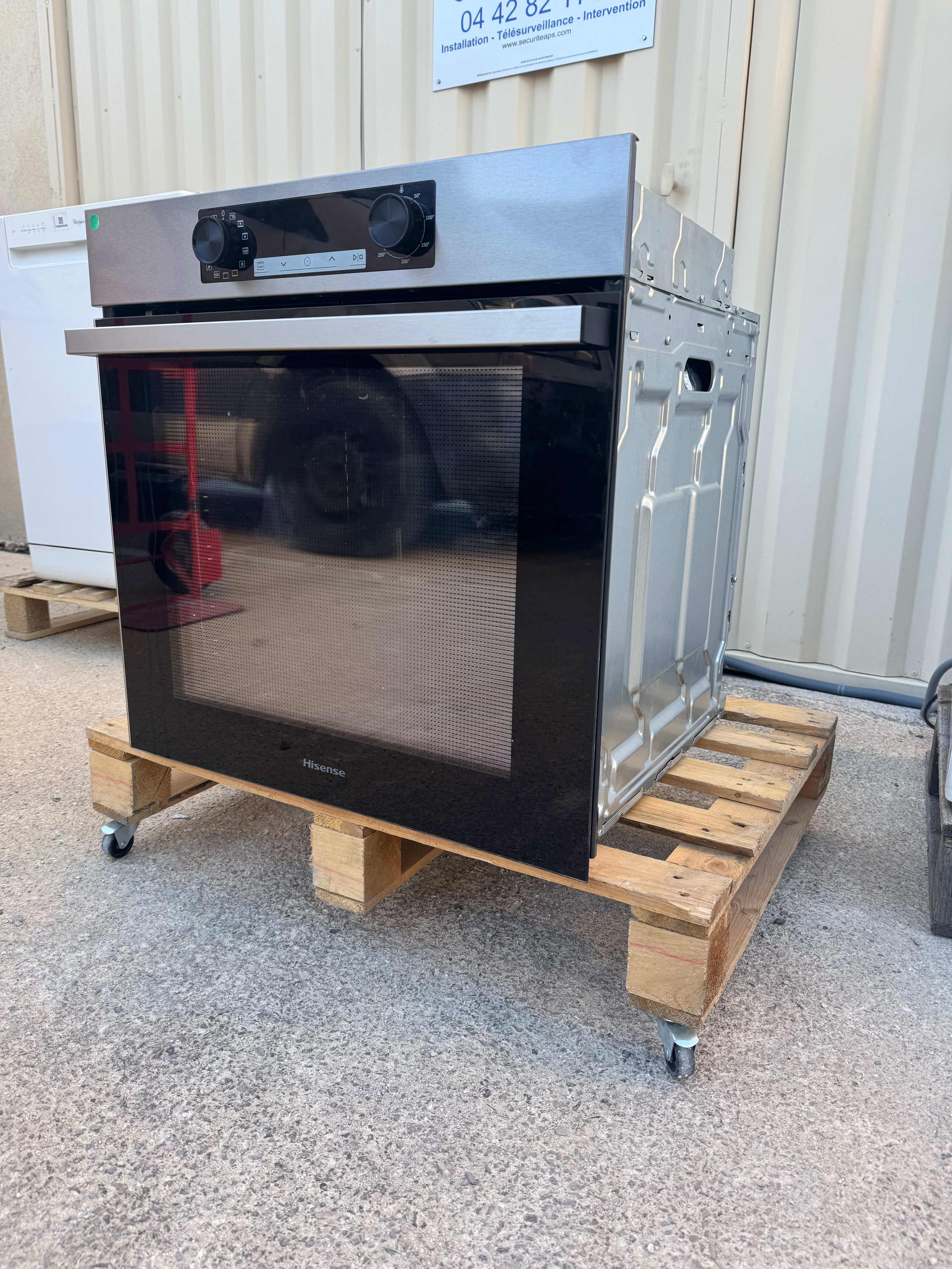 Four Encastrable HISENSE Avec Pyrolyse ( Très Peu Servi ) GARANTIE 1 AN