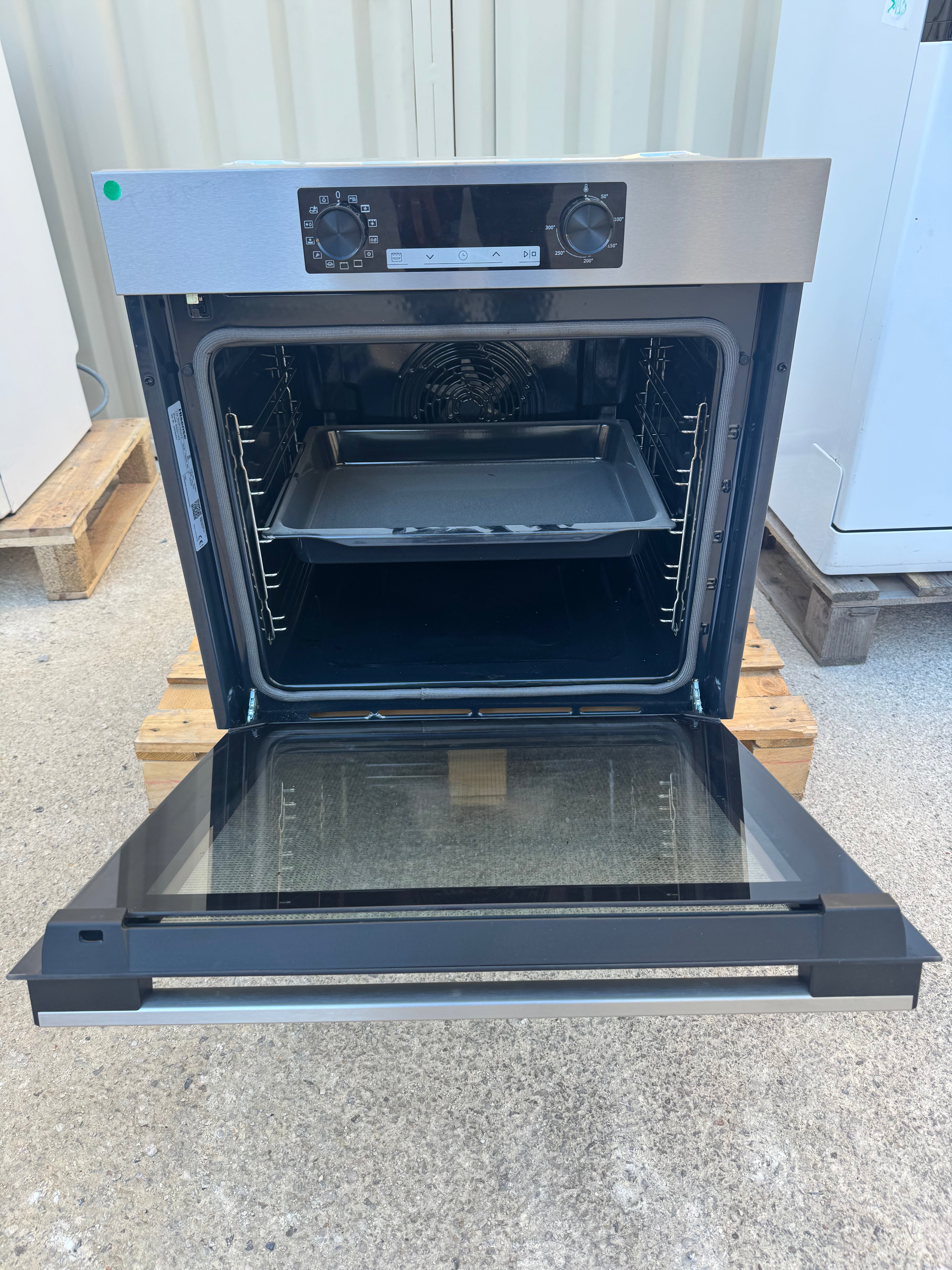 Four Encastrable HISENSE Avec Pyrolyse ( Très Peu Servi ) GARANTIE 1 AN