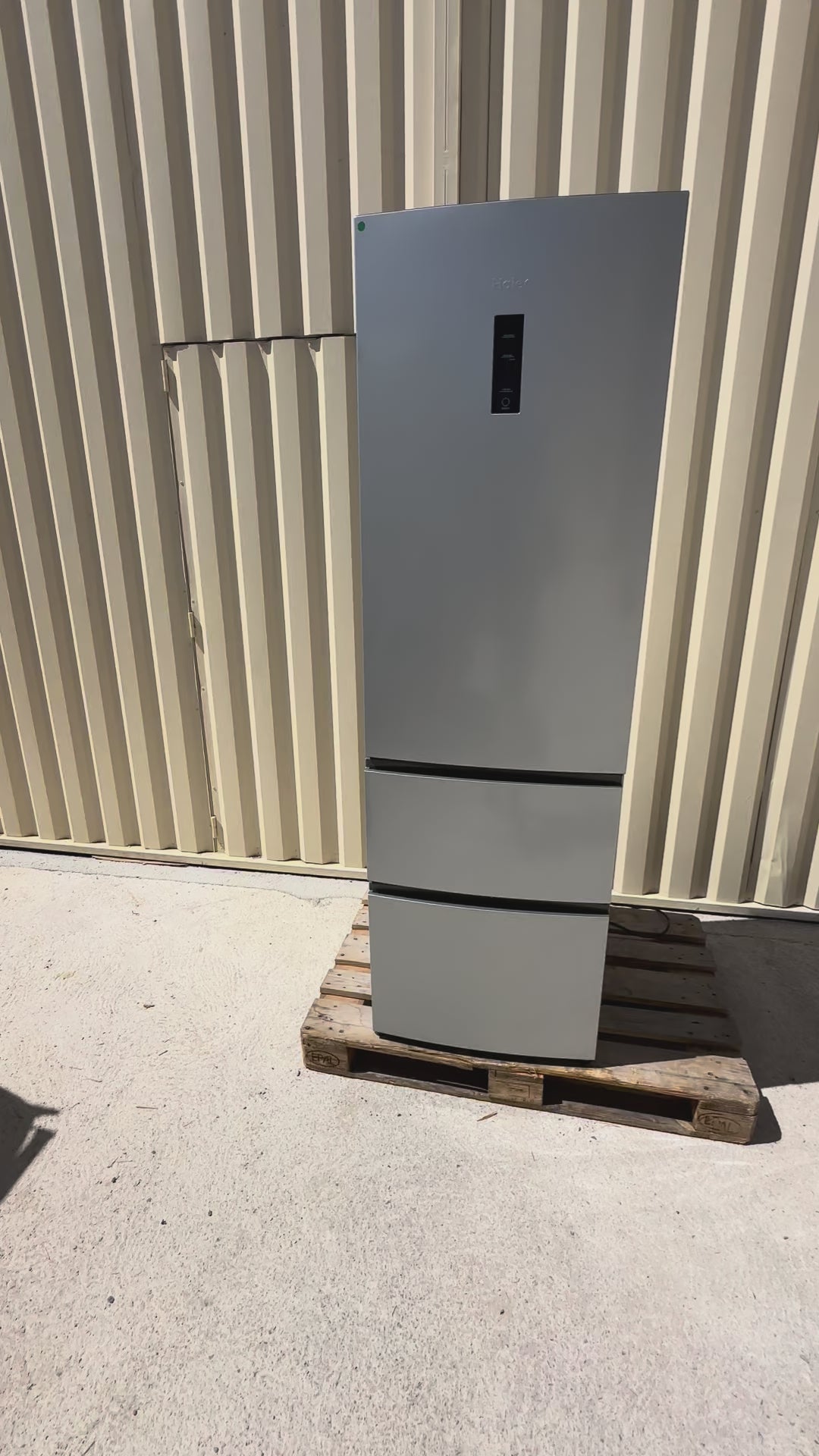 Charger la vidéo : Frigo Combiné HAIER 3 Portes GARANTIE 1 AN