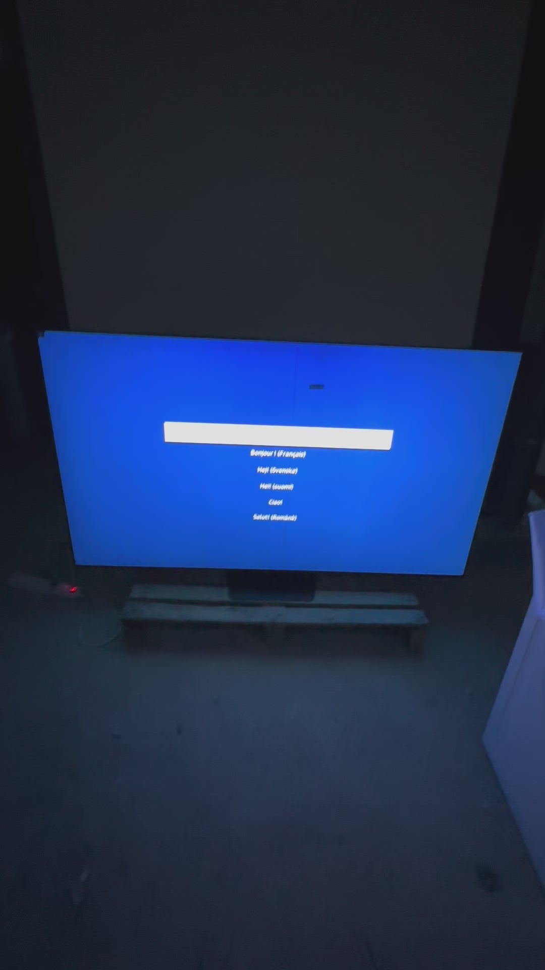 Charger la vidéo : Smart Télévision SAMSUNG 189 Cm / 74’’ NEUVE ( Léger Défaut ) GARANTIE 2 ANS